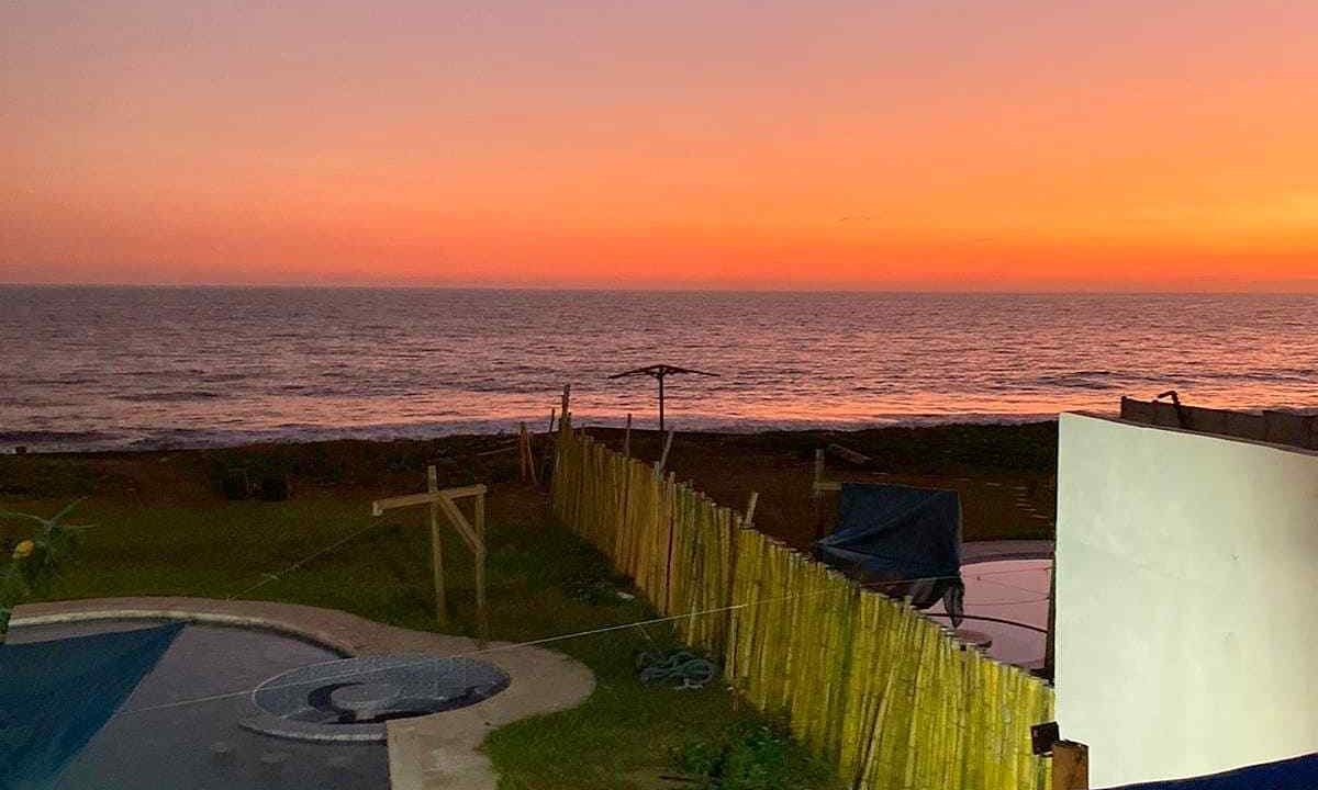 Estelar casa frente al mar con tobogan (7)