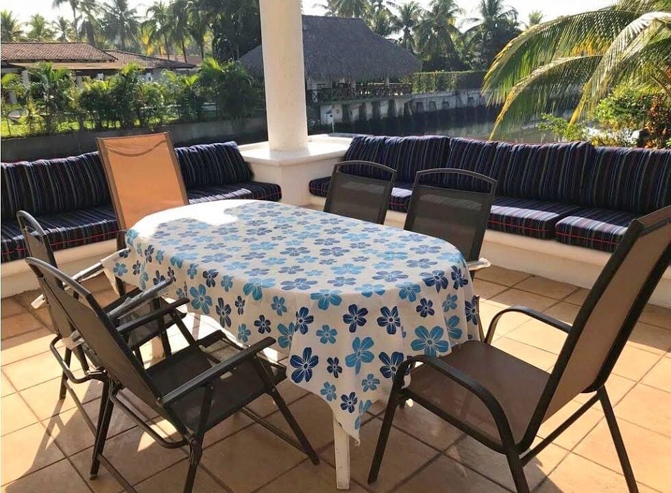 processed-exterior-4b1n5z739