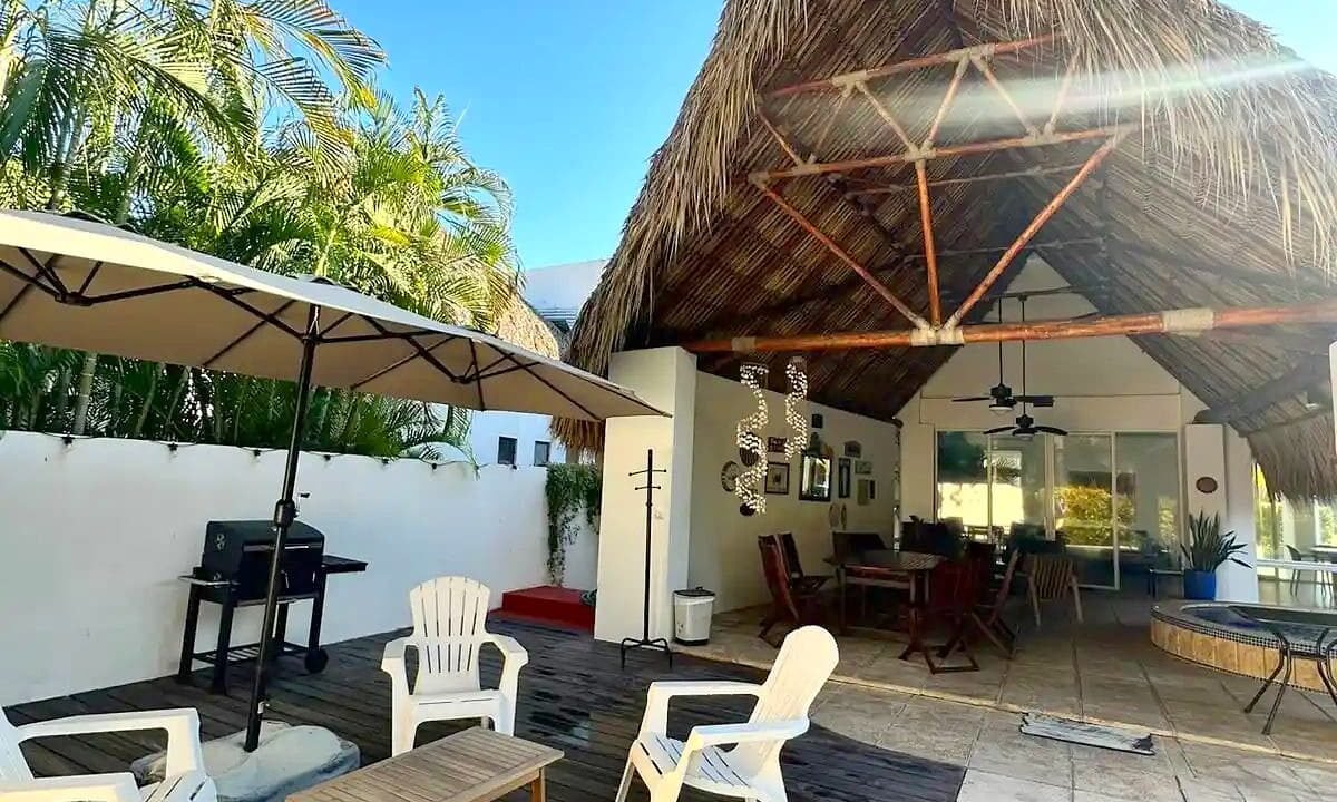 Casa En Sea Side Amplia Área Social con Jacuzzi y Preciosa Piscina Chulamar (1)