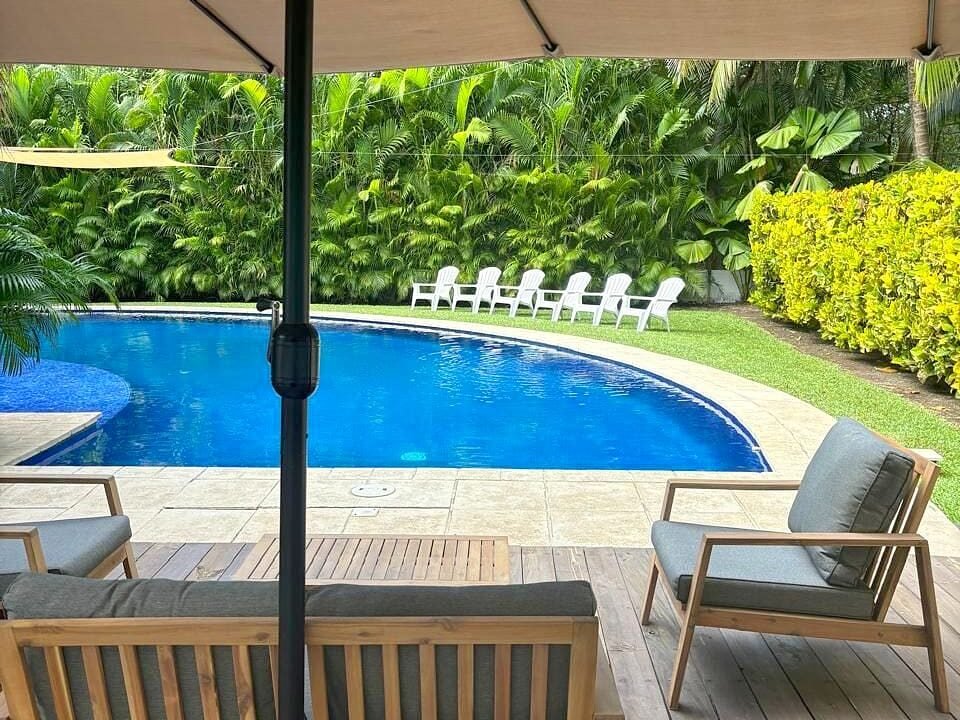 Casa En Sea Side Amplia Área Social con Jacuzzi y Preciosa Piscina Chulamar (21)