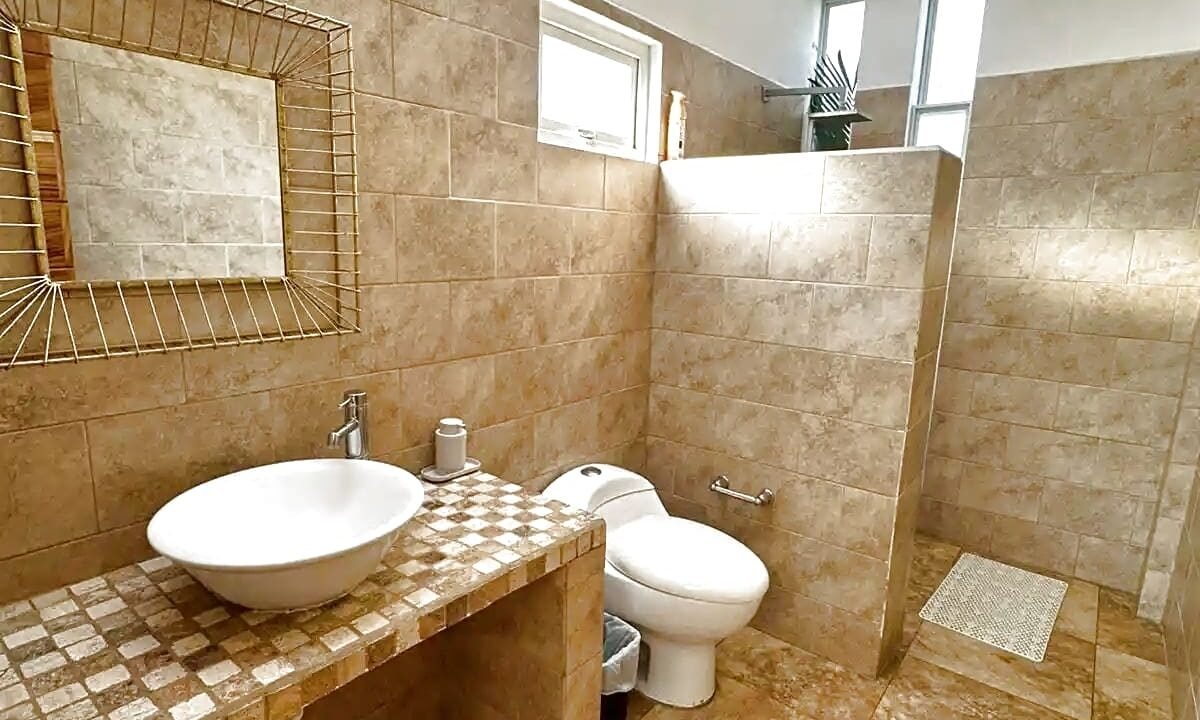 Casa En Sea Side Amplia Área Social con Jacuzzi y Preciosa Piscina Chulamar (24)