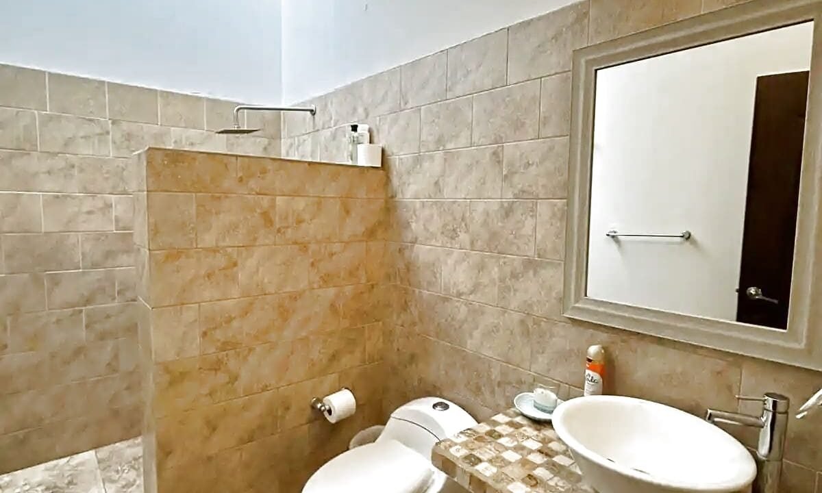 Casa En Sea Side Amplia Área Social con Jacuzzi y Preciosa Piscina Chulamar (30)