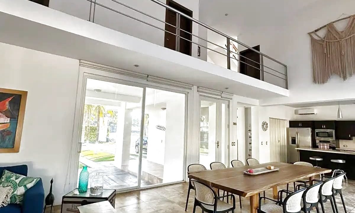 Casa En Sea Side Amplia Área Social con Jacuzzi y Preciosa Piscina Chulamar (40)