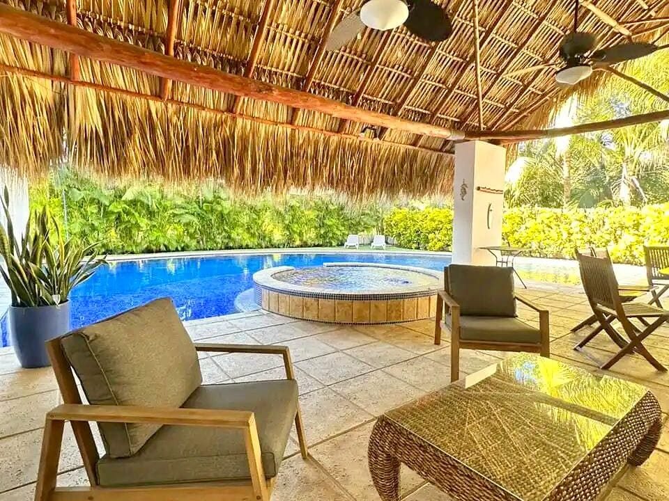 Casa En Sea Side Amplia Área Social con Jacuzzi y Preciosa Piscina Chulamar (41)