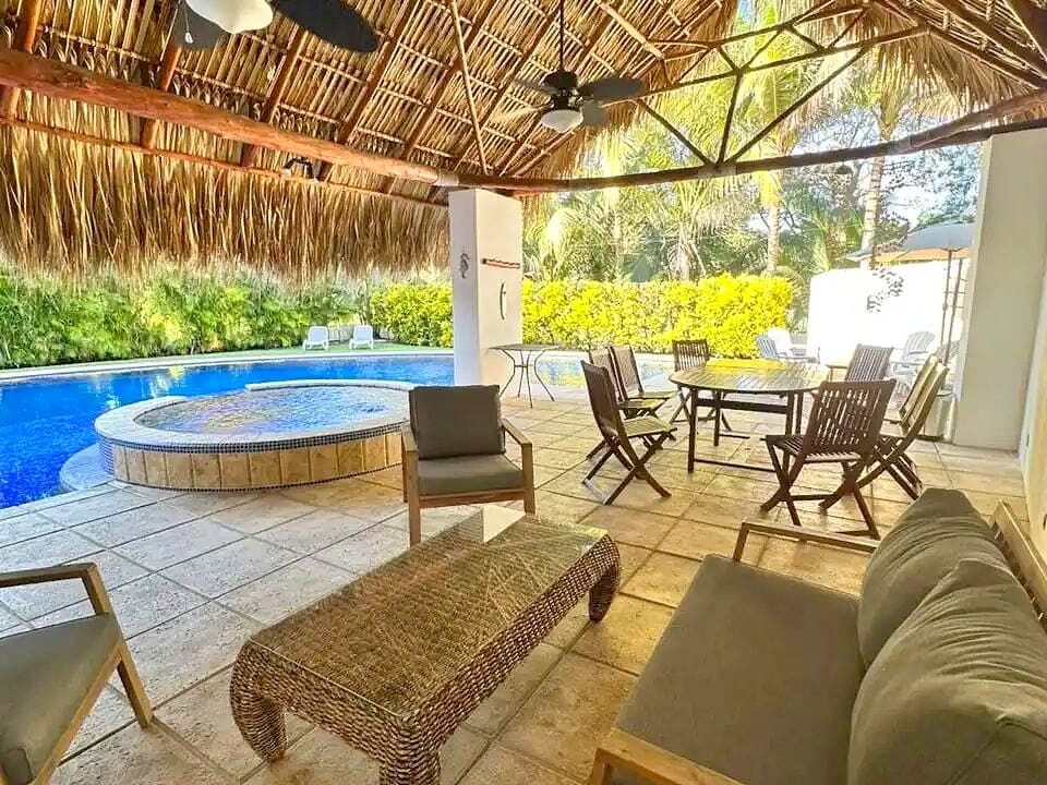 Casa En Sea Side Amplia Área Social con Jacuzzi y Preciosa Piscina Chulamar (44)