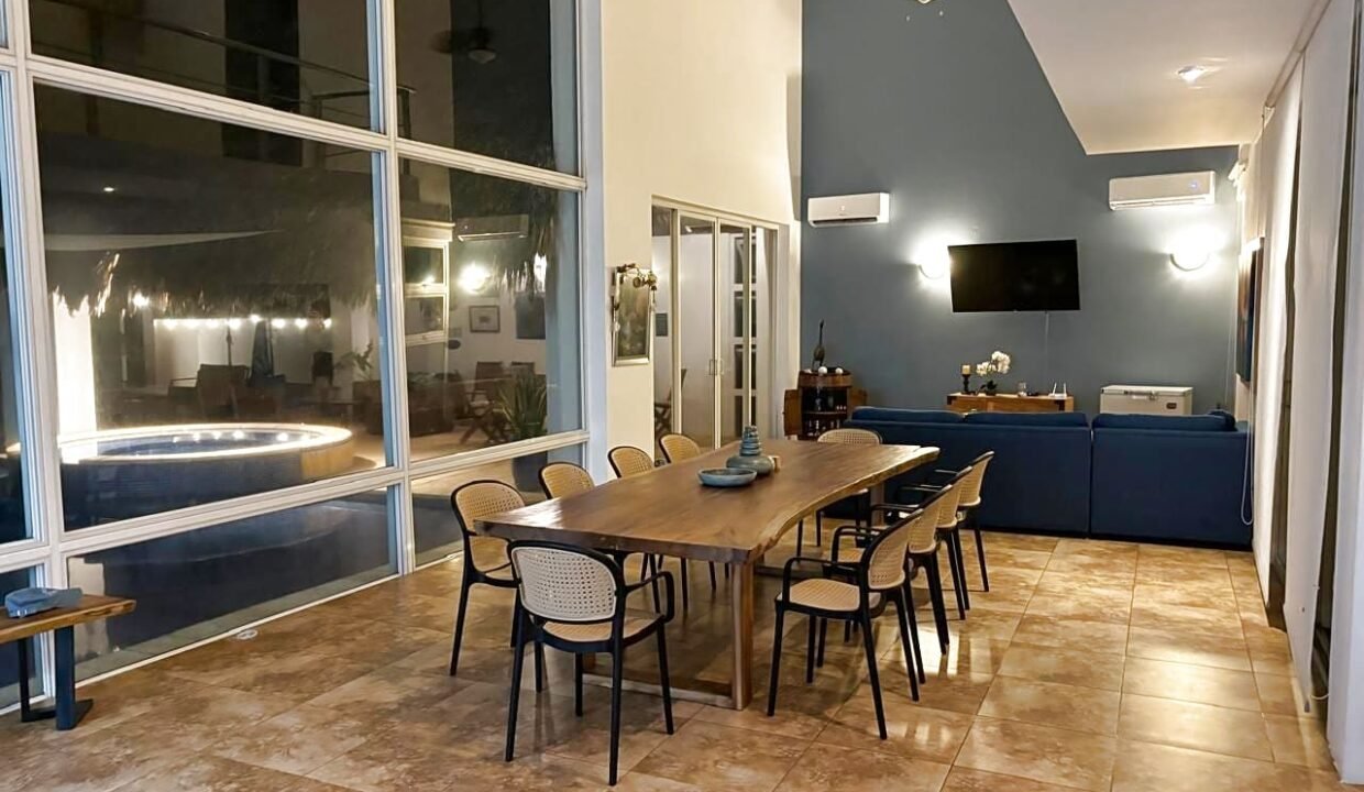 Casa En Sea Side Amplia Área Social con Jacuzzi y Preciosa Piscina Chulamar (8)