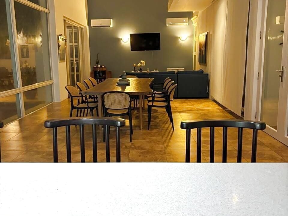 Casa En Sea Side Amplia Área Social con Jacuzzi y Preciosa Piscina Chulamar (9)