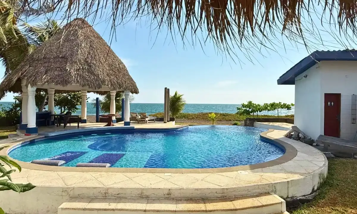 Casa Frente Al Mar Espaciosa Km 139 Monterrico (7)