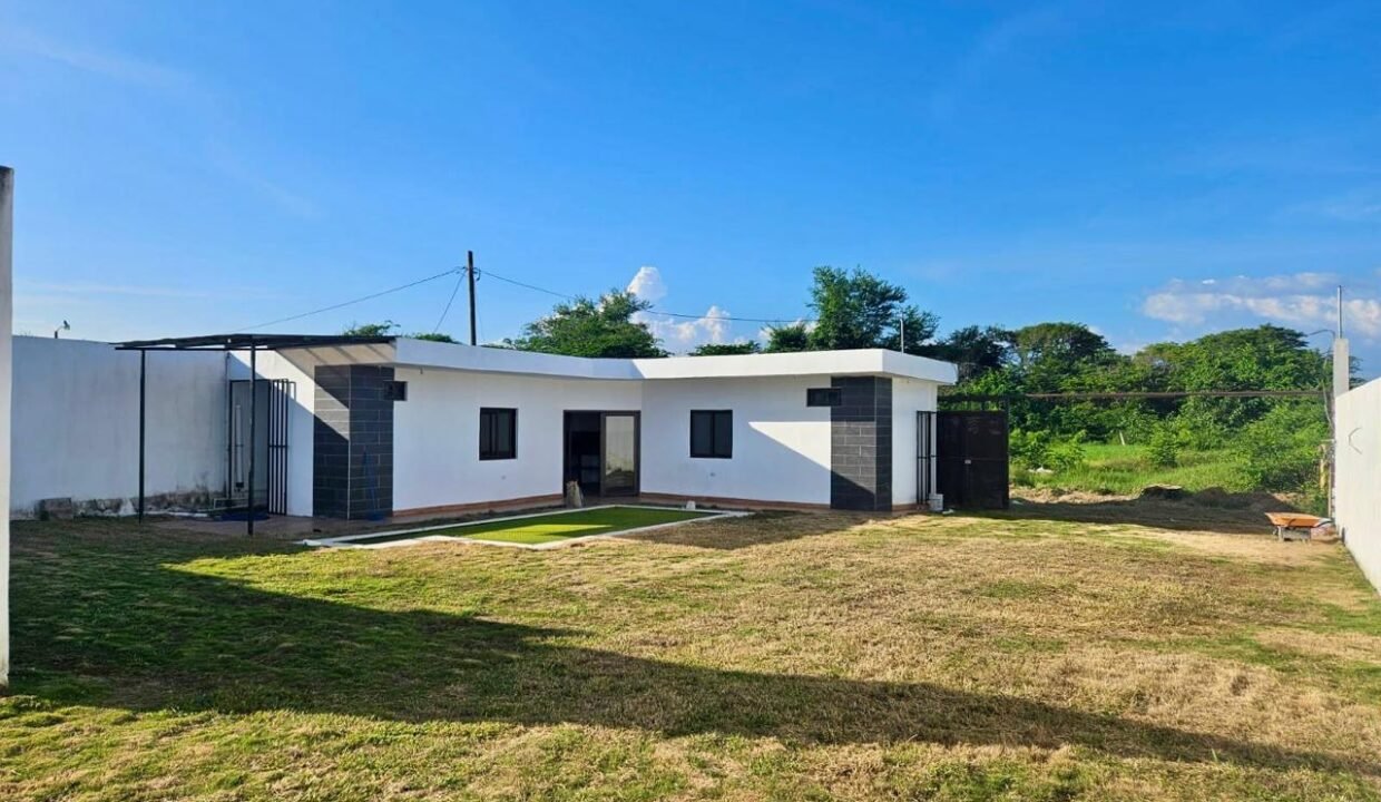 Propiedad en El Garitón Ideal para Casas de Descanso o Airbnb Km 7 Monterrico (2)