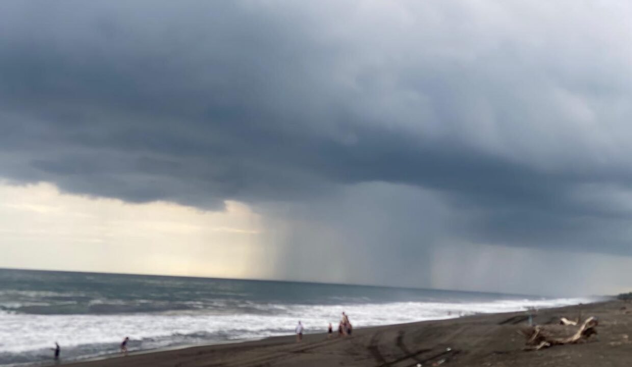 Terreno en Monterrico Km 143 Aldea el Banco (12)