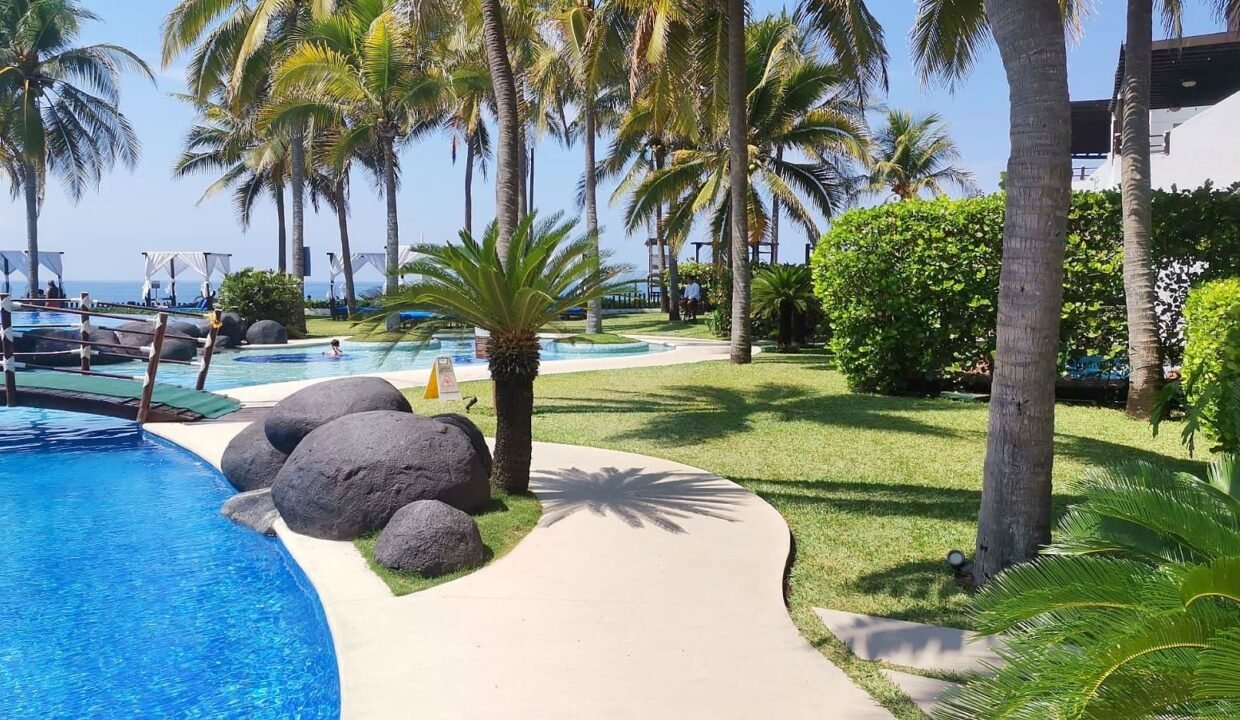 processed-exterior-hga8nux8p