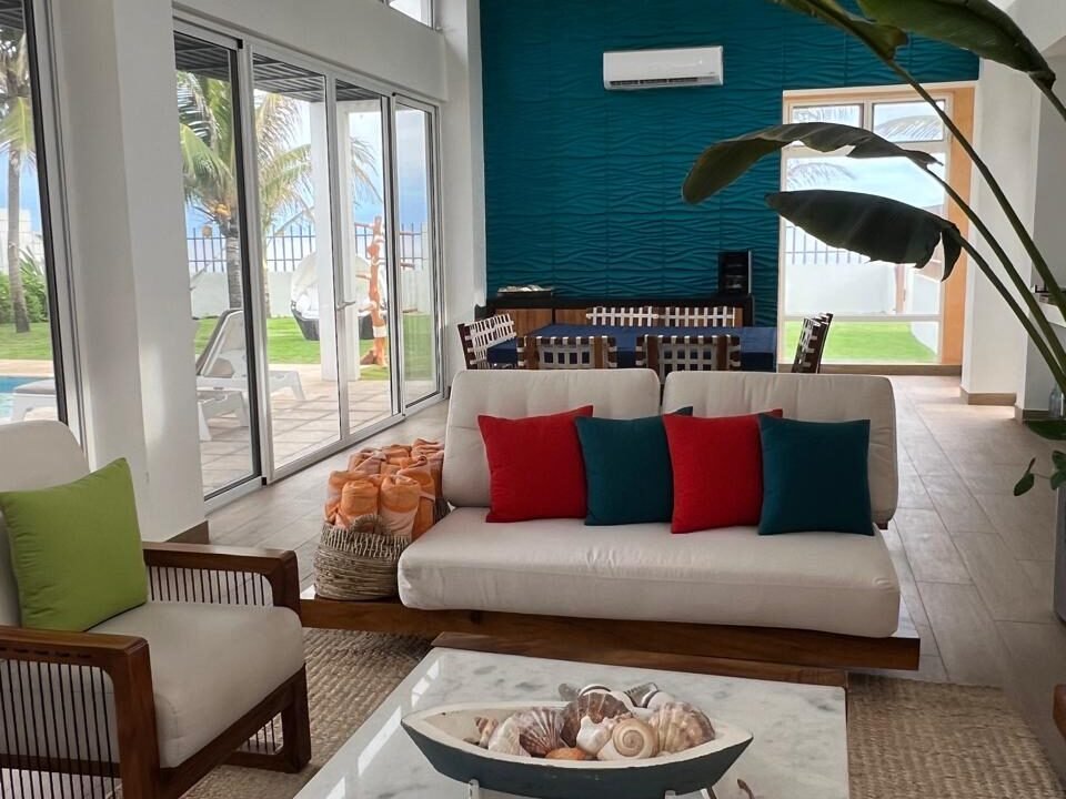 Casa en Monterrico KM 9 Frente al Mar Título de Propiedad (1)