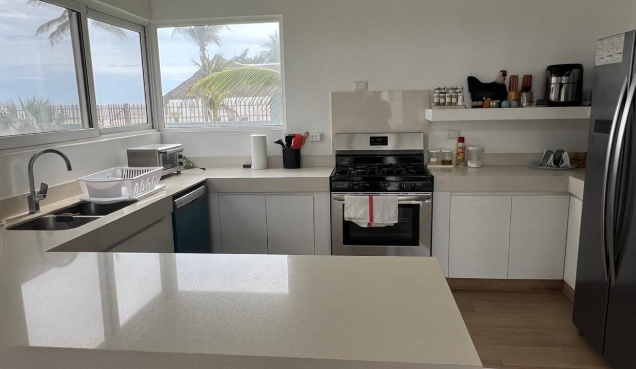 Casa en Monterrico KM 9 Frente al Mar Título de Propiedad (6)