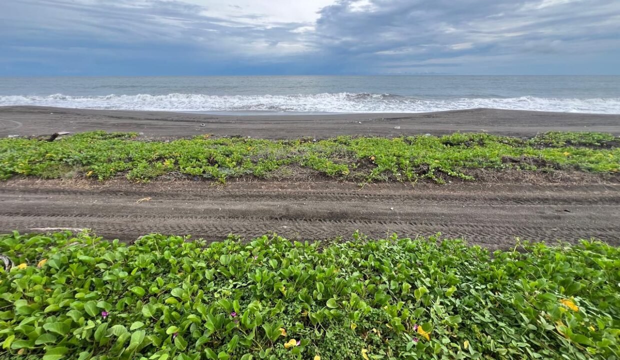 Casa en Monterrico KM 9 Frente al Mar Título de Propiedad (9)