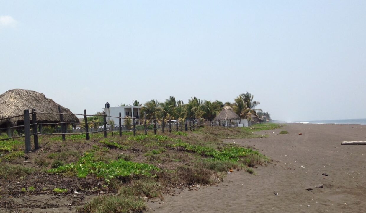 Terreno en Monterrico El Cebollito Km 155 32 x 78 metros (5)