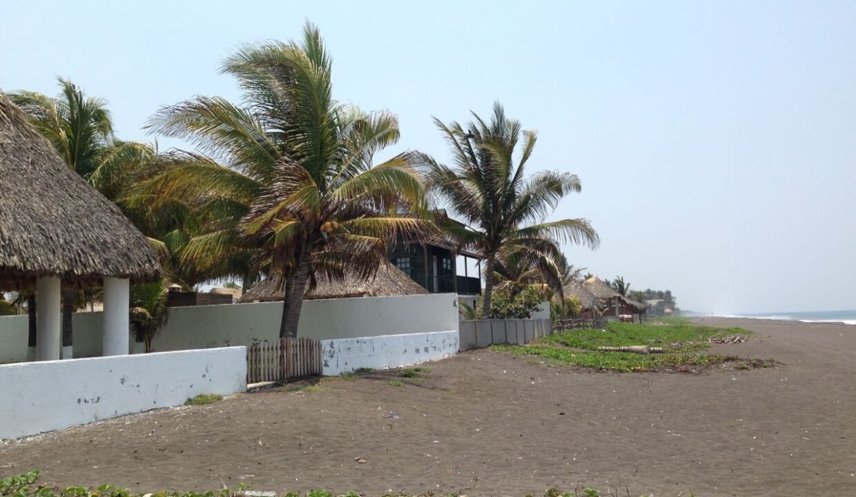 Terreno en Monterrico El Cebollito Km 155 32 x 78 metros (7)