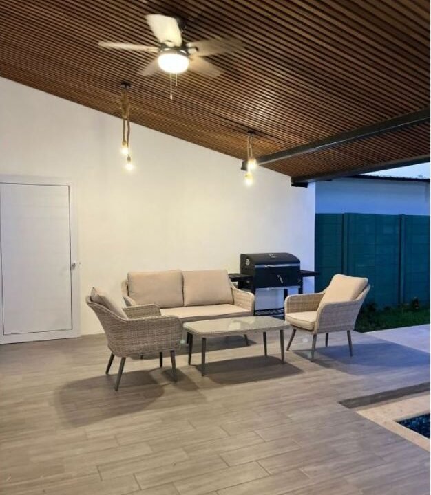 2026-04-10 16_17_05-WhatsApp