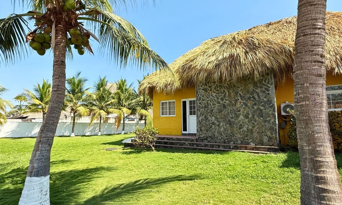 Casa en Monterrico KM 155 Amplio Jardín El Cebollito (1)