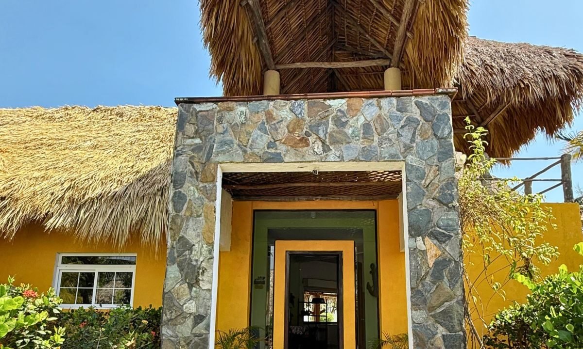 Casa en Monterrico KM 155 Amplio Jardín El Cebollito (2)