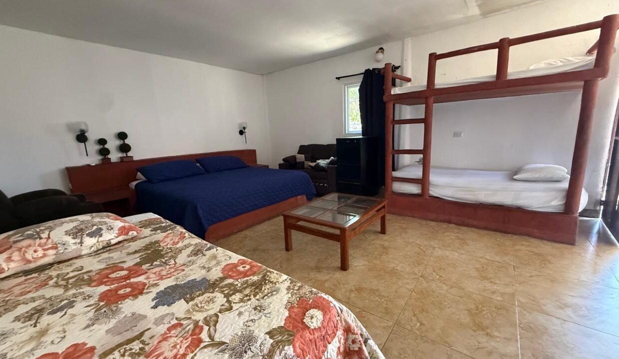 Casa en Monterrico KM 134 4 Bungalows con Amplio Jardín Ideal para Hotelito en Airbnb (10)