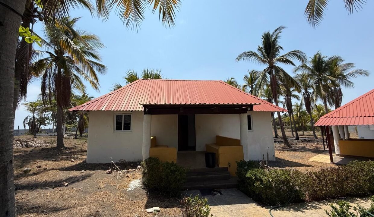 Casa en Monterrico KM 134 4 Bungalows con Amplio Jardín Ideal para Hotelito en Airbnb (19)