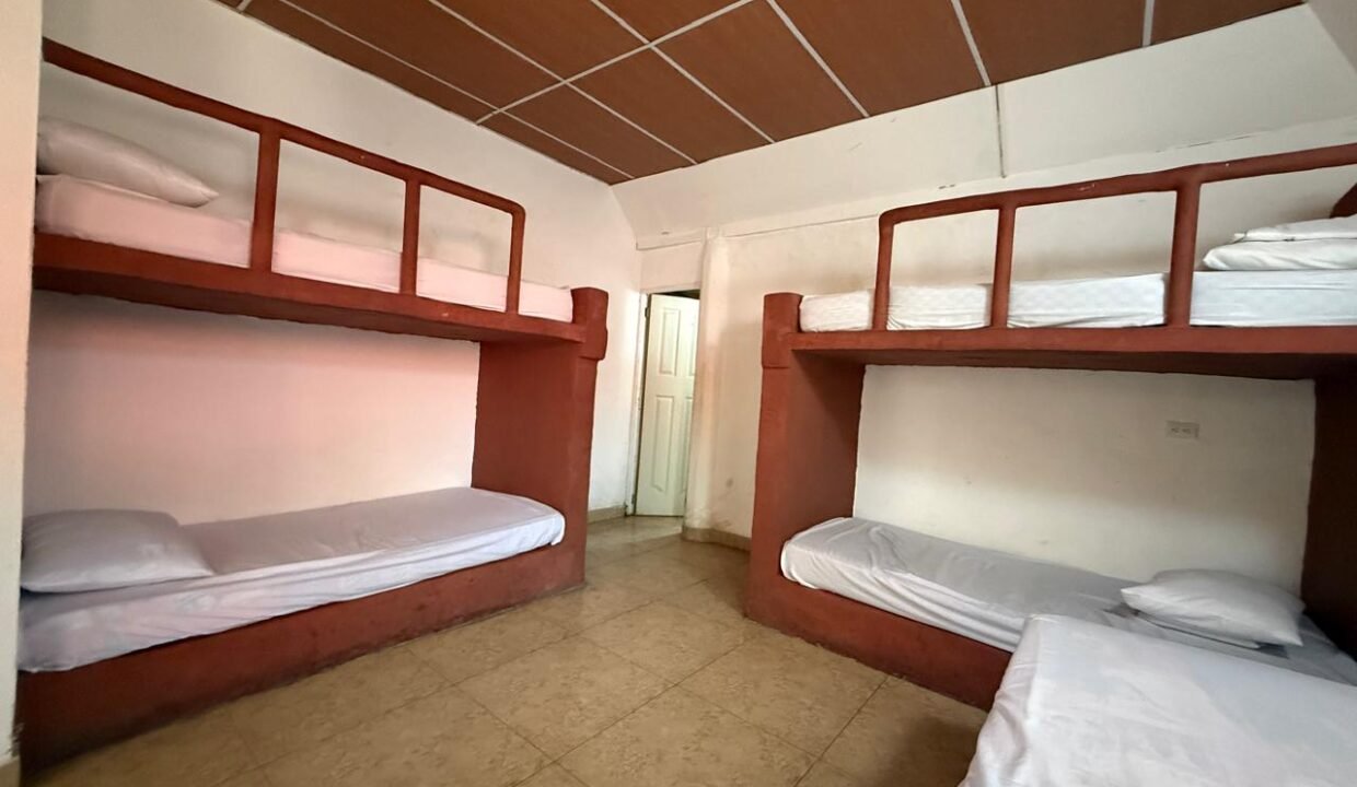 Casa en Monterrico KM 134 4 Bungalows con Amplio Jardín Ideal para Hotelito en Airbnb (2)