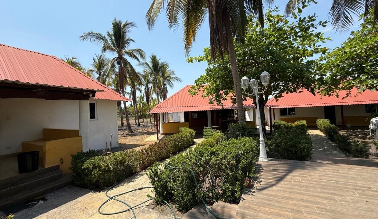 Casa en Monterrico KM 134 4 Bungalows con Amplio Jardín Ideal para Hotelito en Airbnb (20)