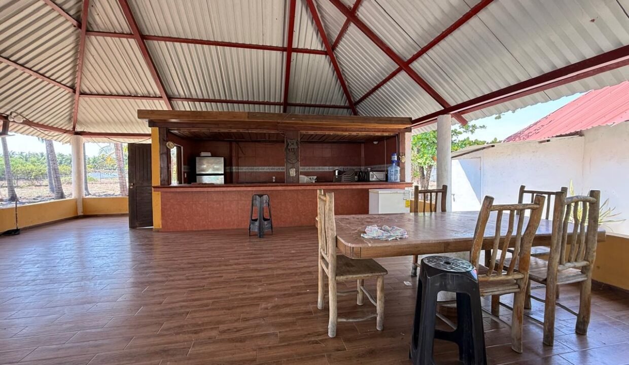 Casa en Monterrico KM 134 4 Bungalows con Amplio Jardín Ideal para Hotelito en Airbnb (8)