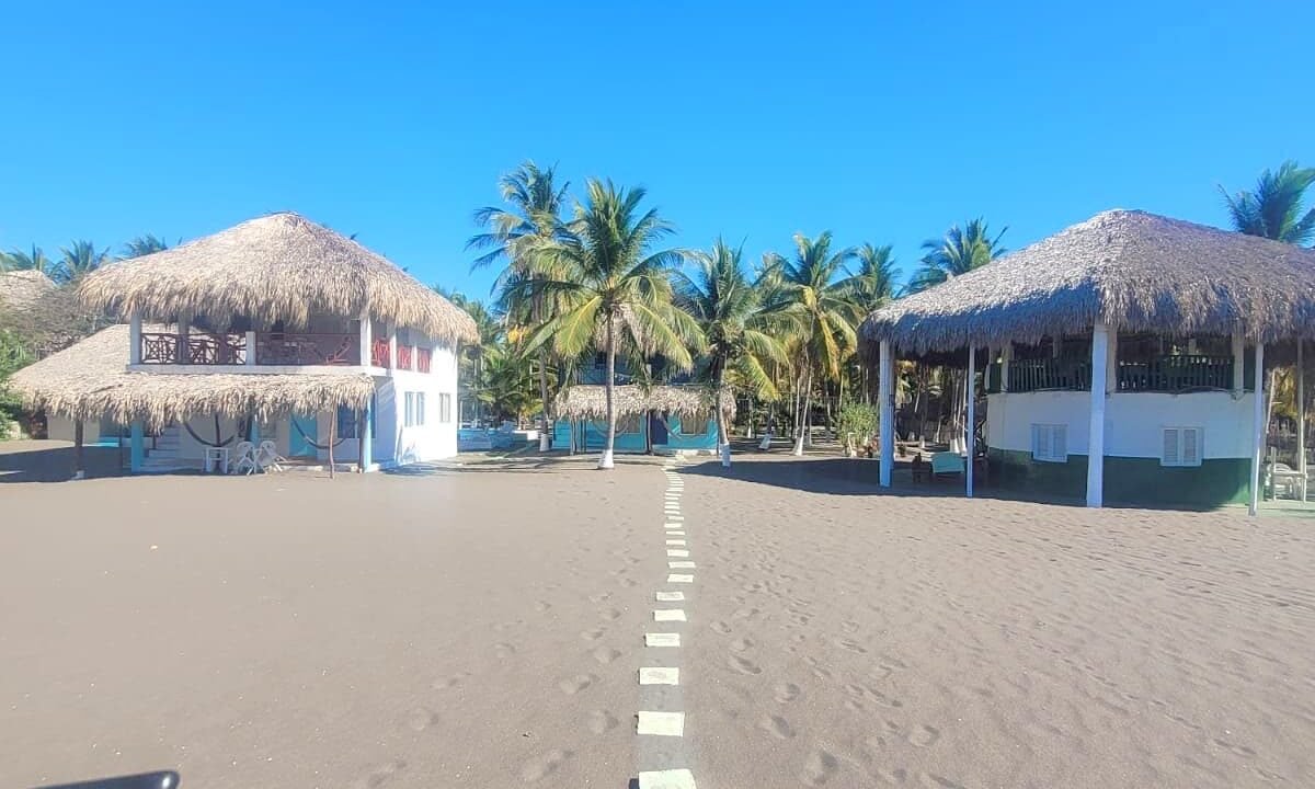 Hotel con Amplio Terreno en El Jiote, Las Lisas Oportunidad de Inversión (1)