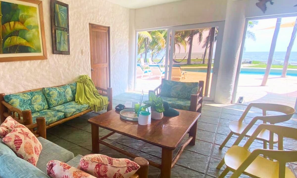 Casa en Monterrico KM 155 Frente al Mar Casa de Playa Española (2)
