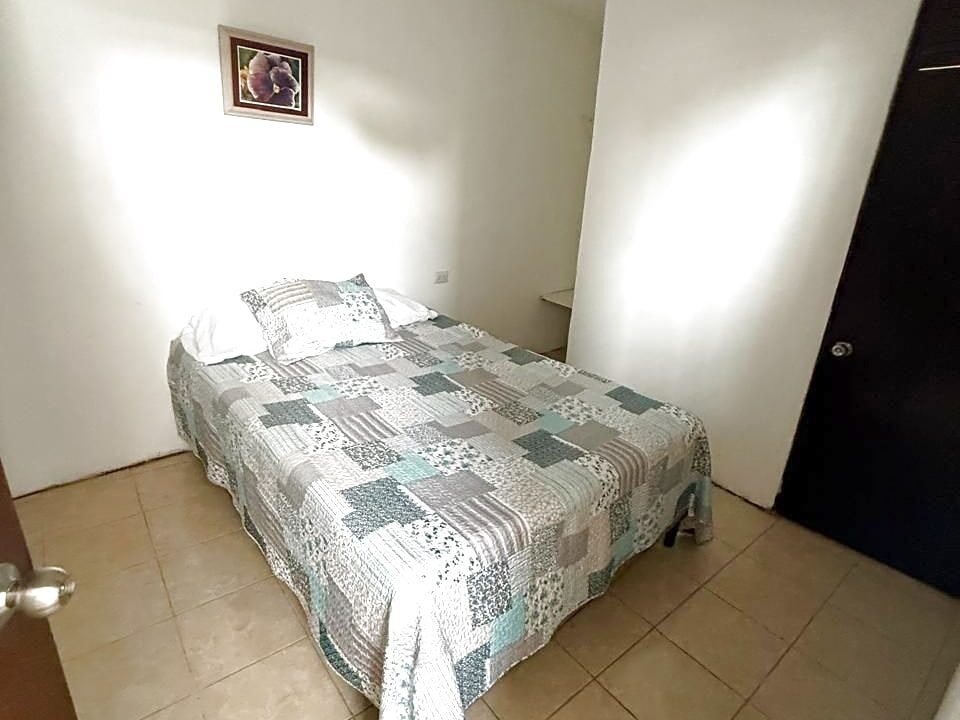 Hotel en Sipacate 9 Locales Comerciales 2 Apartamentos 1 Casa con Piscina (7)