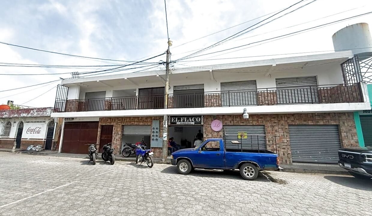 Hotel en Sipacate 9 Locales Comerciales 2 Apartamentos 1 Casa con Piscina (8)
