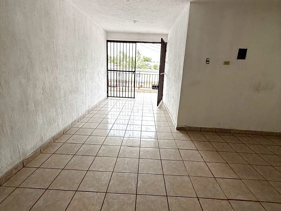 Hotel en Sipacate 9 Locales Comerciales 2 Apartamentos 1 Casa con Piscina (9)