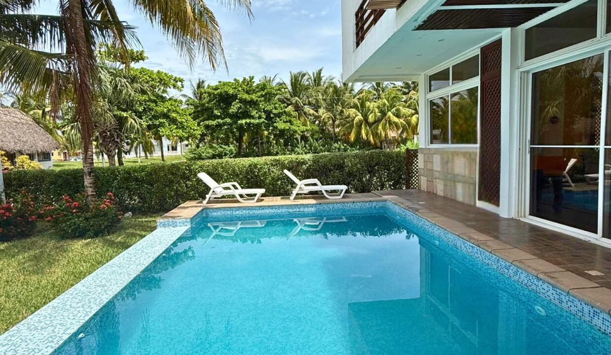 Casa Frente al Mar con Título de Propiedad Monterrico (1)