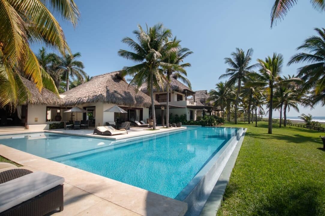 Casa en Monterrico KM 18 Frente al Mar Piscina Infinita (15)