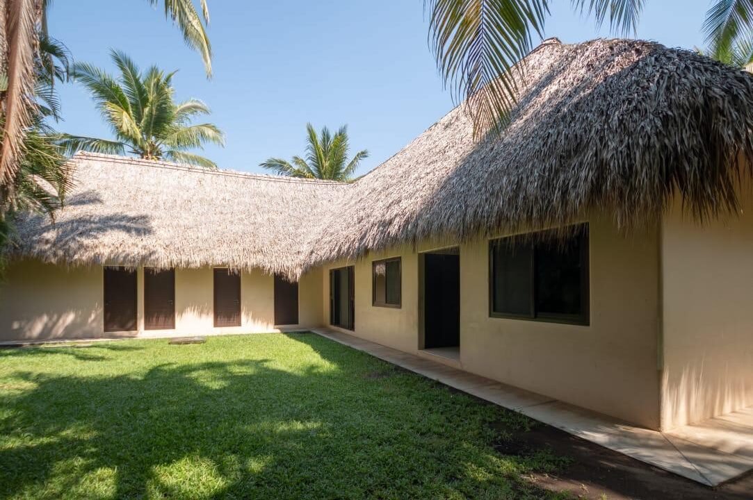 Casa en Monterrico KM 18 Frente al Mar Piscina Infinita (3)