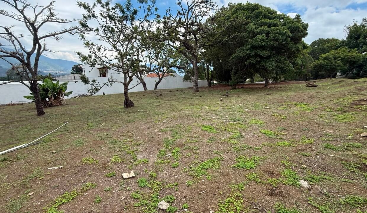 Terreno en Antigua Guatemala En Condominio Finca de Santa Delfina (2)
