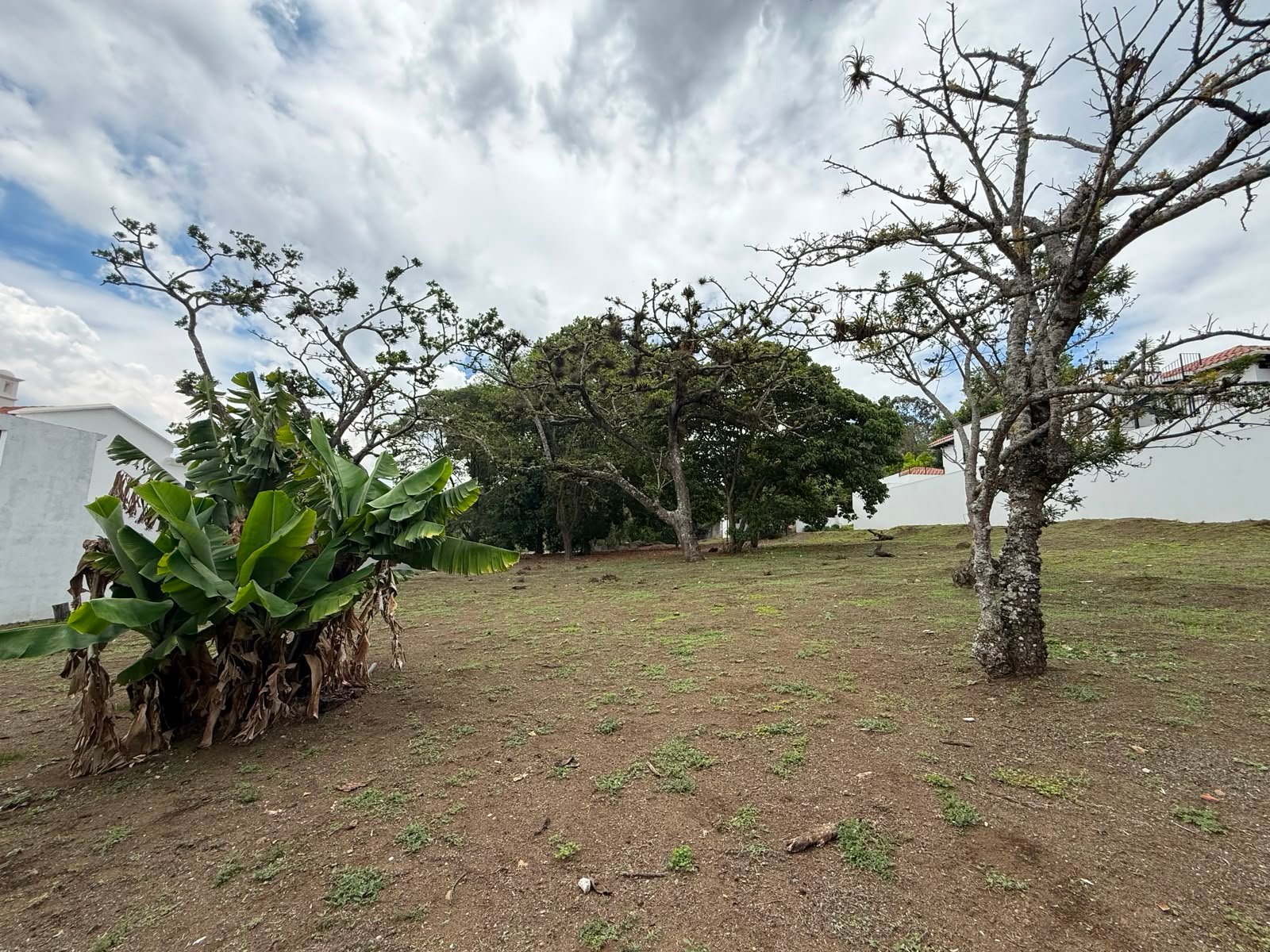 Terreno en Antigua Guatemala | En Condominio Finca de Santa Delfina - Image 3