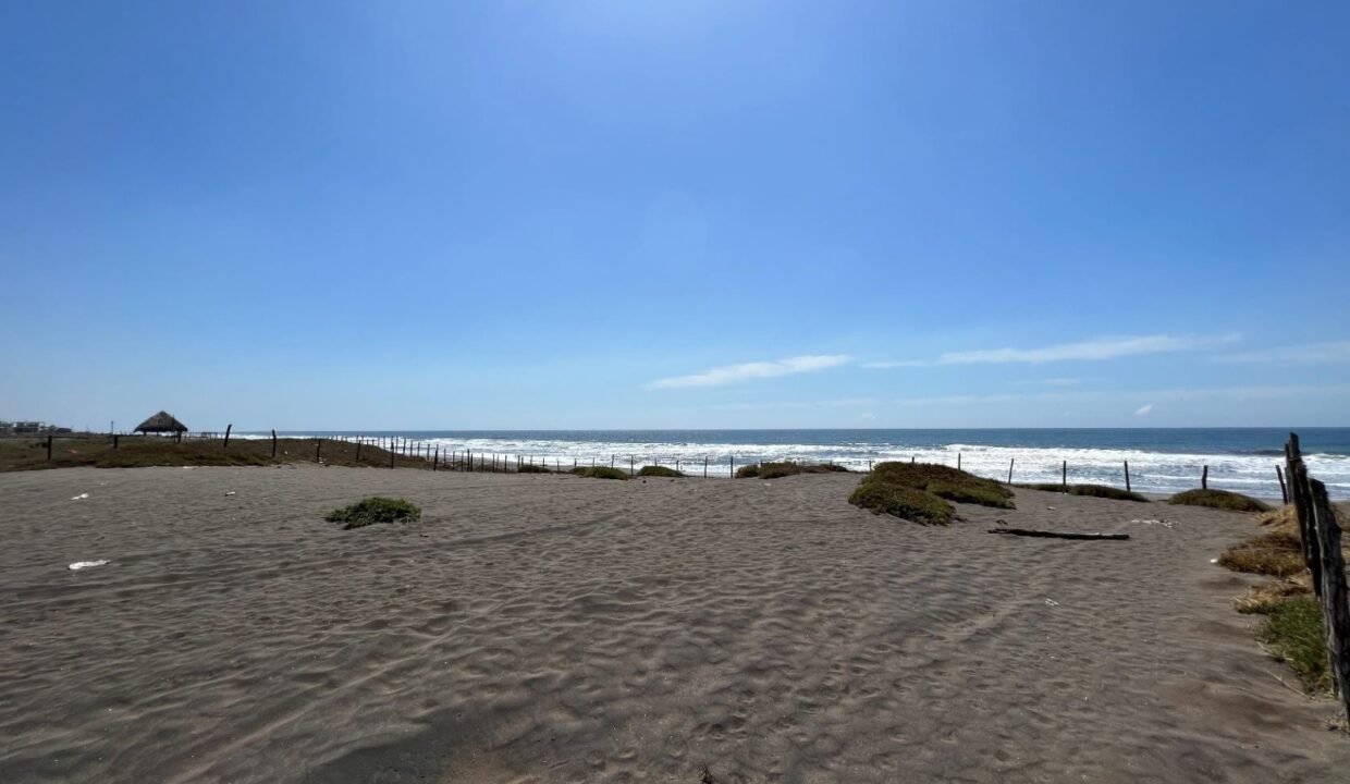 Terreno en El Paredón Frente al Mar 5,000 v² (5)