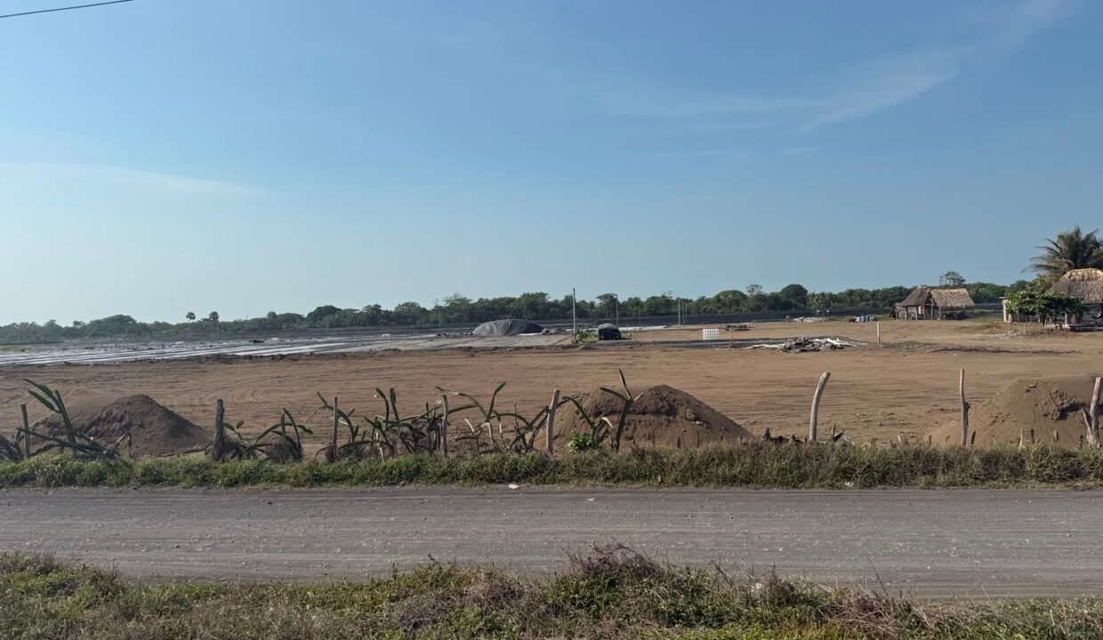 Terreno en Sipacate Frente al Mar Rama Blanca (1)
