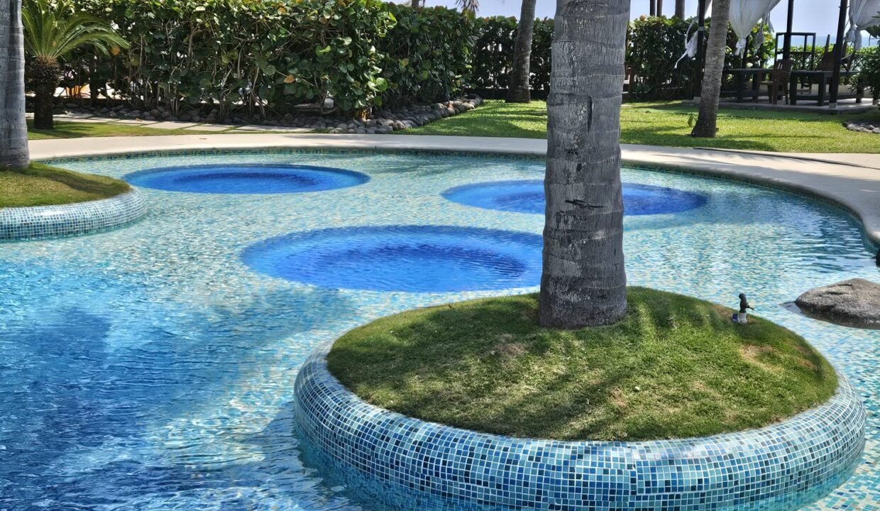 casa en venta en monterrico villa en 1er nivel con piscina privada y parqueo (1)