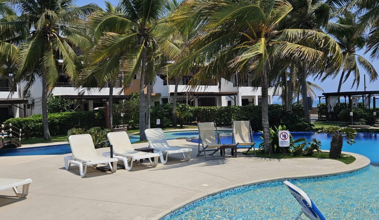 casa en venta en monterrico villa en 1er nivel con piscina privada y parqueo (3)