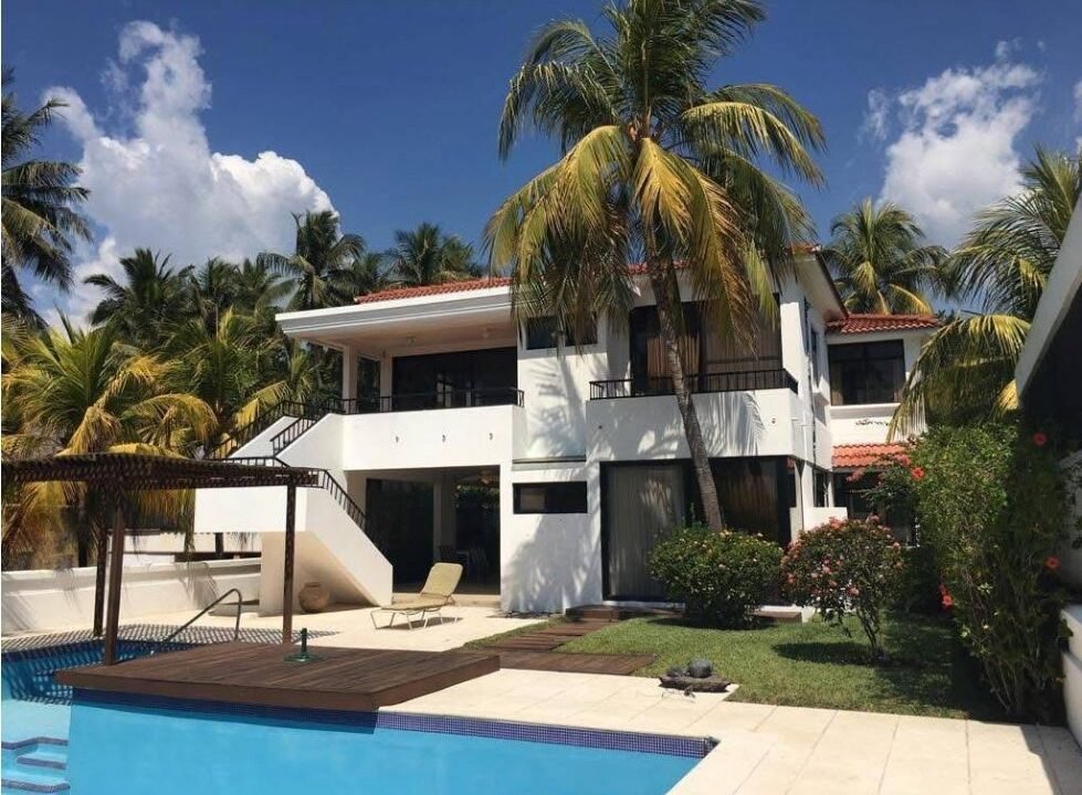 Casa en Chulamar Frente al Mar Puerto de San José (2)