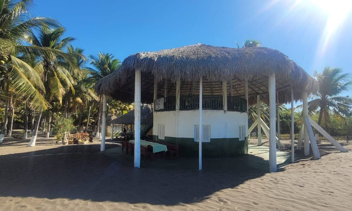 Casa en Las Lisas Frente al Mar Propiedad Multifamiliar con Piscina (10)