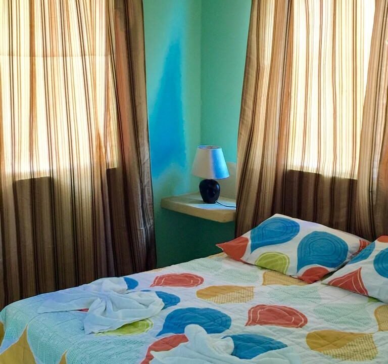 Casa en Las Lisas Frente al Mar Propiedad Multifamiliar con Piscina (16)