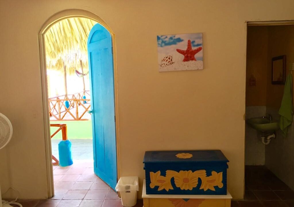 Casa en Las Lisas Frente al Mar Propiedad Multifamiliar con Piscina (2)