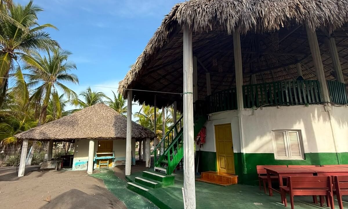 Casa en Las Lisas Frente al Mar Propiedad Multifamiliar con Piscina (24)