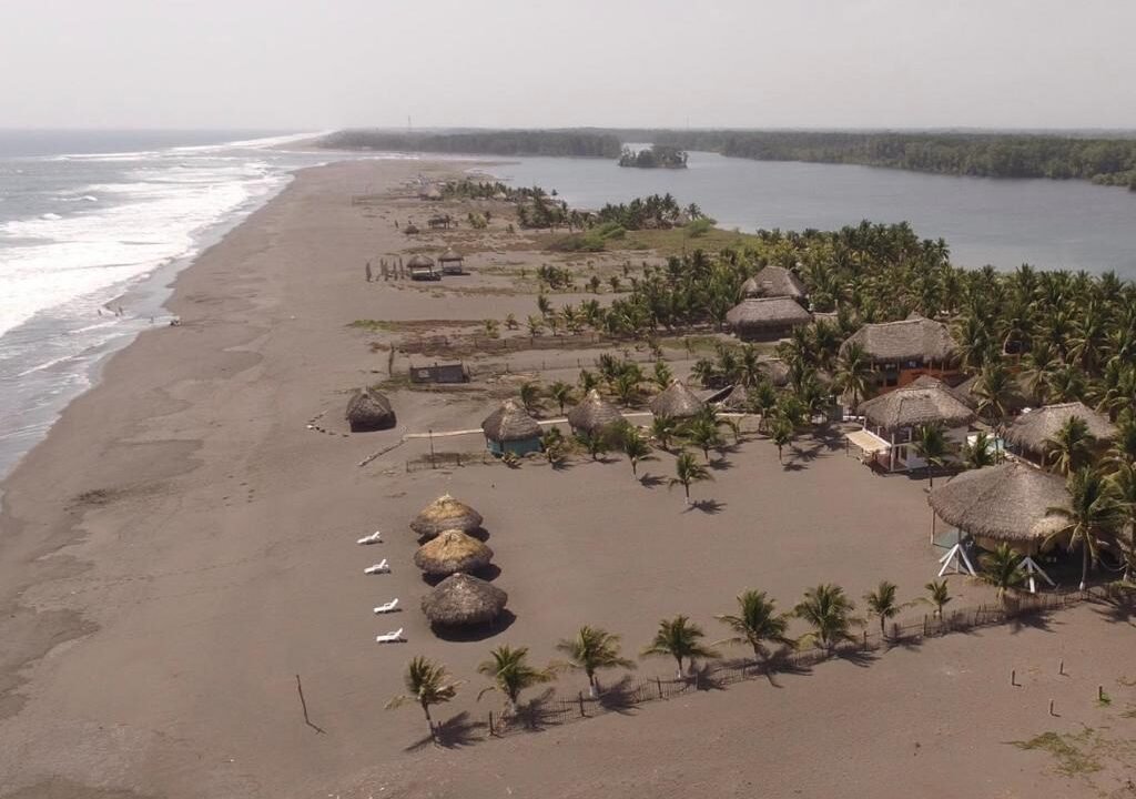 Casa en Las Lisas Frente al Mar Propiedad Multifamiliar con Piscina (26)