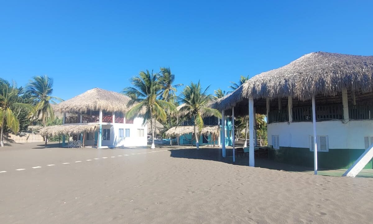 Casa en Las Lisas Frente al Mar Propiedad Multifamiliar con Piscina (6)