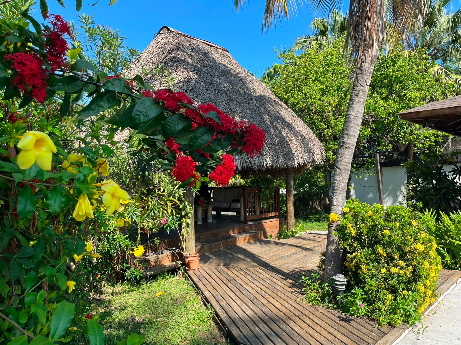 Casa en Likin | Acceso a Canal | Amplia Piscina y Lindo Jardín - Image 2